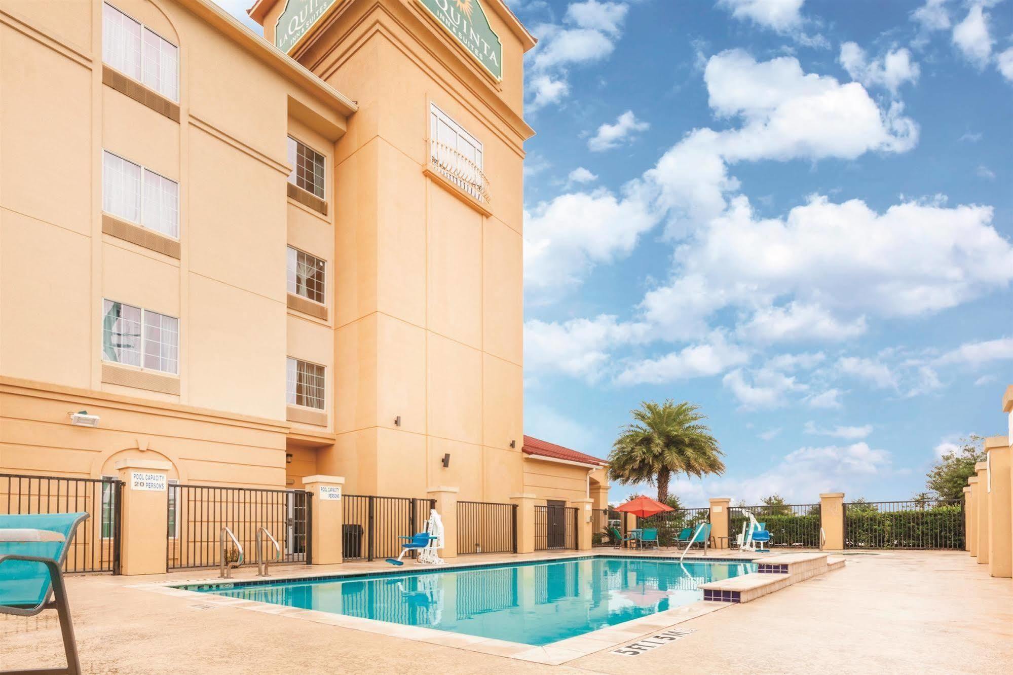 מלון האמבל La Quinta By Wyndham Houston Iah Bush Intl Airport E מראה חיצוני תמונה